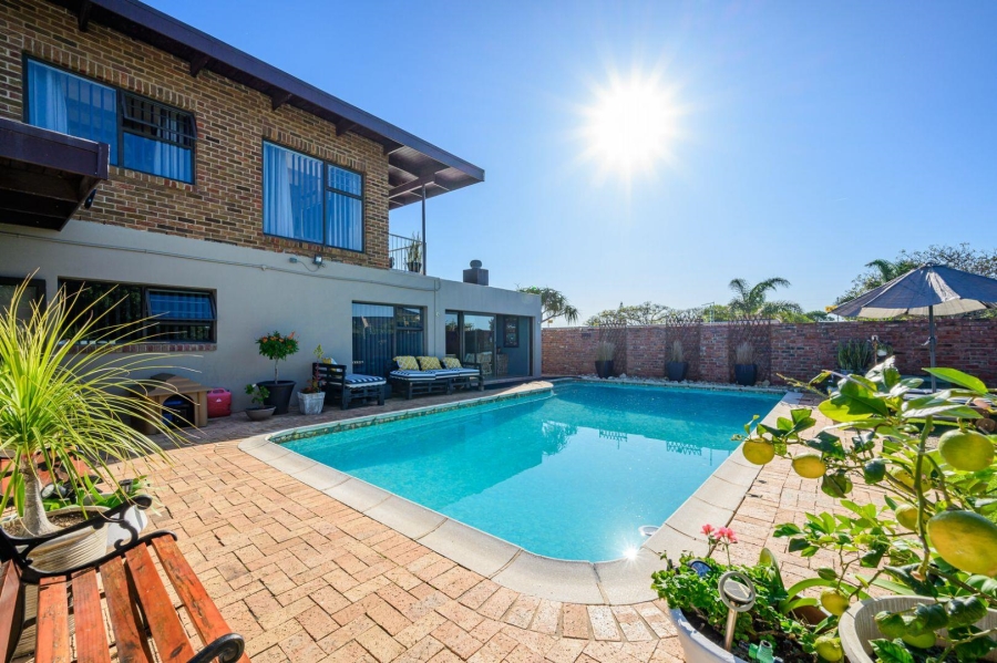 8 Bedroom Property for Sale in Summerstrand Eastern Cape